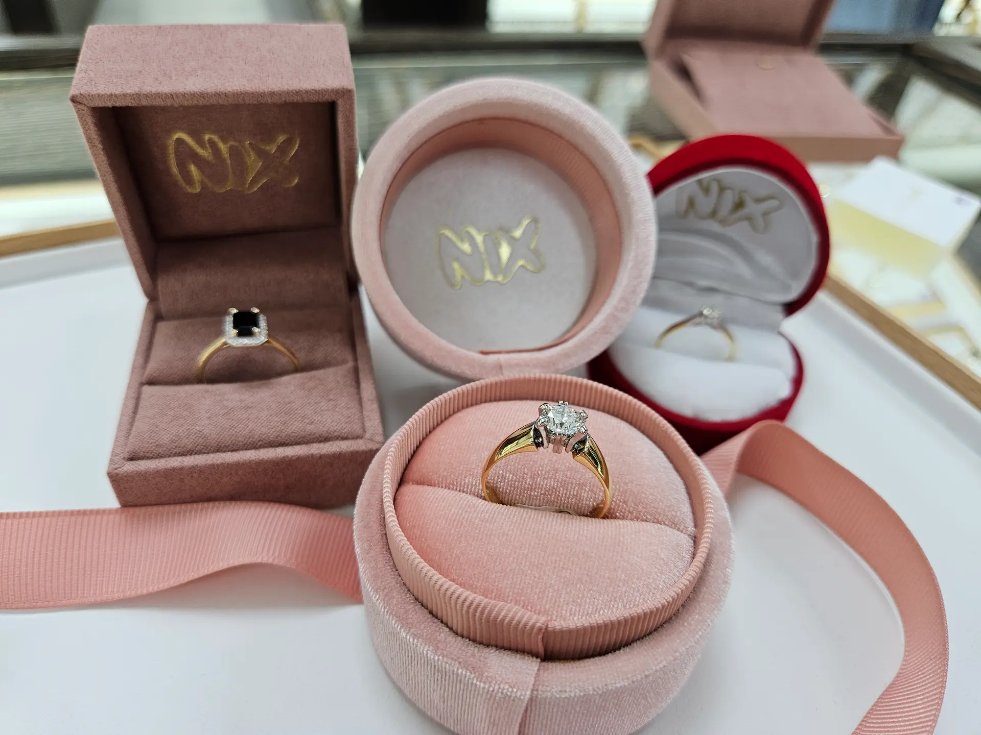 Biżuteria i zegarki Centrum Jubilerskiego NIX